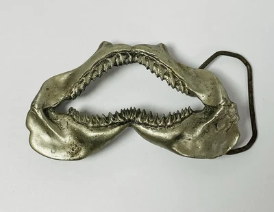 Пряжка для ремня с зубами акулы челюсть 1993 морская отличная белая винтажная оловянная - Изображение 1 из 4