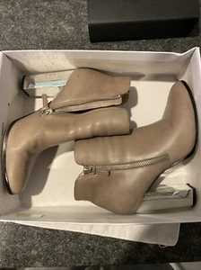 Saks Fifth Avenue Size 8M Women’s Ankle Boots Sold With Non Original Box. - Picture 1 of 11