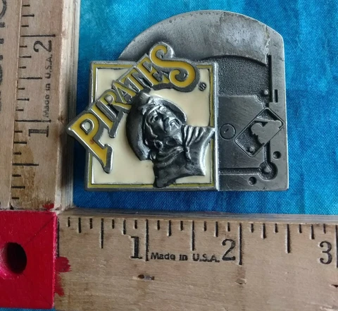 Vintage PIRATES MLB 1994 Pewter/Yellow-White Enamel #2152 Belt Buckle USA Made Cover