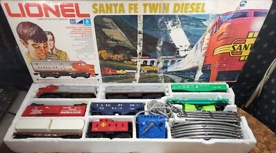 1974 Lionel Santa Fe Twin Diesel Train Set O-scale PARTS COMPLETE no manual - Image 1 of 4