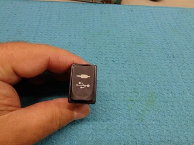 TOYOTA PRIUS PLUG-IN 12 13 14 15 AUXILIAR USB EN ENTRADA ENCHUFE PUERTO JACK Foto 1 de 3