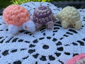 Mini Turtles Set of 10 Crochet Toy Reptile Tortoise Turtle Pastel Free Keychain - Picture 1 of 19