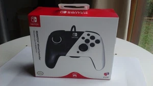 Manette filaire Noir et Blanc Faceoff Deluxe+Audio Nintendo Switch OLED NEUF - Photo 1/3
