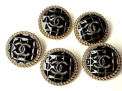 5 CHANEL VINTAGE BUTTONS BLACK & GOLD CHECK PATTERN GOLD COCO MARK BUTTONS 20mm - Image 1 of 4