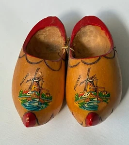 Vintage Dutch Wooden Shoes Hand Carved Painted Clogs Made in Holland 4" x 2" - Picture 1 of 5