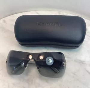 CHANEL CC Logo Shield 4157-Q 124/8G Silver Quilted Leather Sunglasses Vintage - Picture 1 of 22