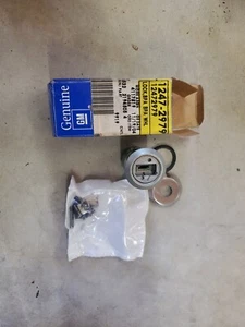 GENUINE GM SPARE TIRE LOCK 12472979 1999-2007 ESCALADE SILVERADO SUBURBAN TAHOE - Picture 1 of 2