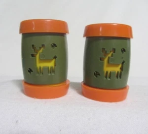 Vintage Green Orange Camping Hunting Deer Hunter Salt & Pepper Shakers U.S.A. - Picture 1 of 5