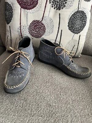 Botín mocasín de cuero azul con cordones de gamuza Minnetonka 4666307 talla 8 Foto 1 de 4
