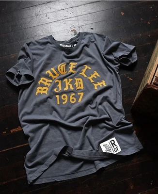 NUEVO CON ETIQUETAS Roots Of Fight BRUCE LEE OAKLAND '67 CAMISETA GRIS VINTAGE Talla L PARA HOMBRES Foto 1 de 4