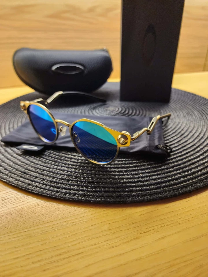 Lente polarizada Oakley Deadbolt marco de metal titanio azul Prizm totalmente nueva Foto 1 de 4