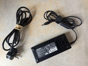 Genuine Toshiba PA5083E-1AC3 Power Supply Unit 19V, 6.32A & Mains Power Lead - Afbeelding 1 van 3