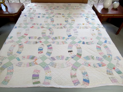 MUCH WASHED & VERY DAMAGED, FOR MATERIAL Vintage Feed Sack WEDDING RING Quilt - Image 1 of 4