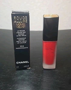 Lápiz labial mate ultra intenso Chanel Rouge Allure Liquid Velvet #224 Passionnante - Imagen 1 de 3