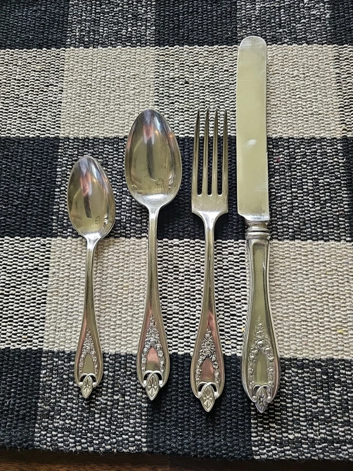 Винтажные столовые приборы 1911 Rogers International 1847 г. из серебра с тройным покрытием - Изображение 1 из 4