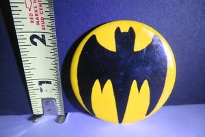 VINTAGE Batman® Pin Yellow & Black *VIDEO* RARE Older Logo Northern Novelty Co. - Picture 1 of 12