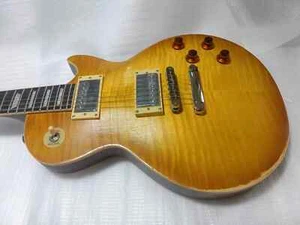 Gelbe E-Gitarre ist ein altes Modell, die Konfiguration ist sehr kostengünstig - Bild 1 von 6