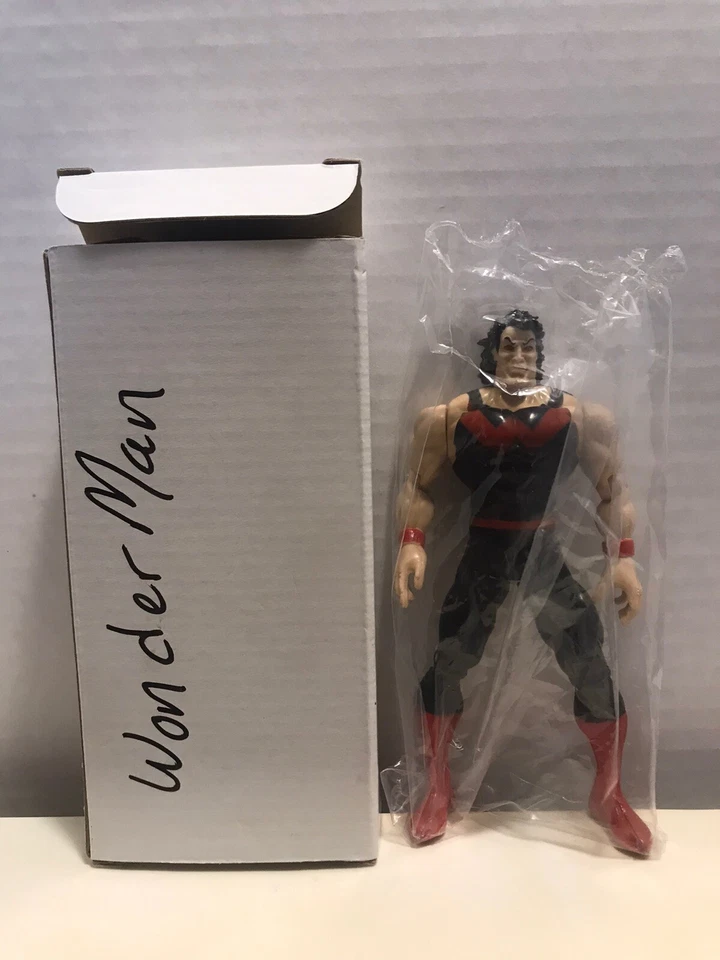 Marvel’s Wonder Man (exclusivo de ToyFare/Wizard) Foto 1 de 1