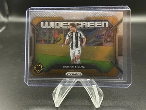 Copa Mundial de Clubes de la FIFA 2025 Panini Prizm Kenan Yildiz pantalla ancha base #14 - Imagen 1 de 2