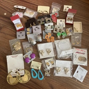 Vintage Jewelry Lot Box Full Of Costume Earings- 30-40 pairs . As is - Picture 1 of 5