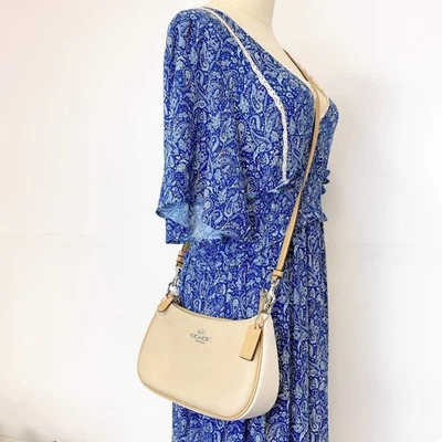 蔻驰 CA173 Teri 单肩包 色块 银色 Sandy Beige Multi — 第 1/4 张图片