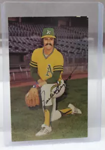 ROLLIE FINGERS AUTOGRAPHED POSTCARD - Picture 1 of 2