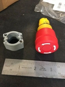 Druckknopf Stopp Notteil. NSN: 5930-12-361-3007. Ex Mod - Bild 1 von 4