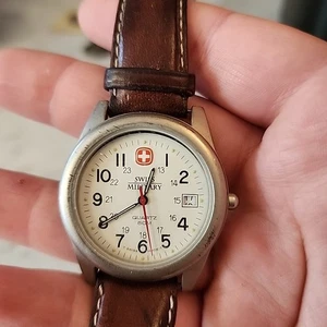 Wenger Swiss Military 24hr date wrist watch 095.0605 quartz white dial stainless - Picture 1 of 8