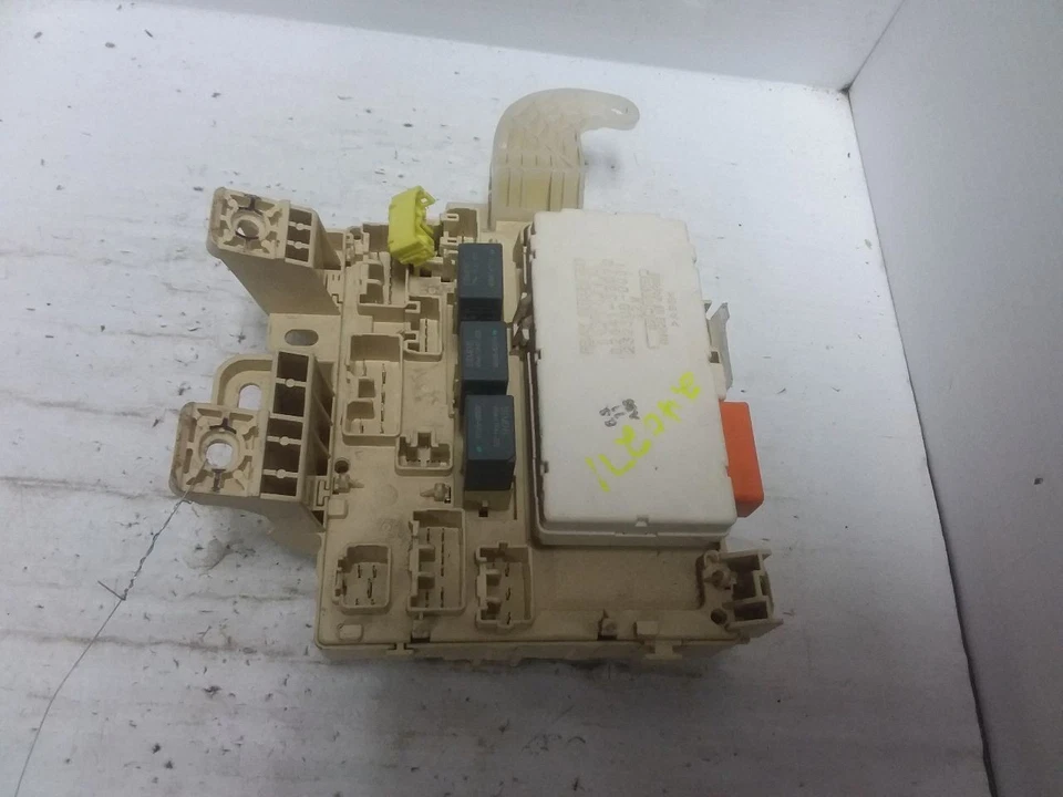 Caixa de junção fusível de cabine 1997 Toyota Camry 82641-33070 - Imagem 1 de 4