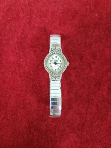 Times Square Watch Women Silver Stretch Band Quartz movement New Battery WORKS - Picture 1 of 4