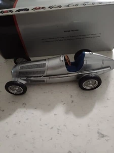 CMC 1/18 Mercedes W25 - Picture 1 of 17