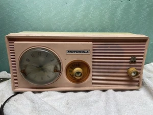 Radio Desktop Motorola 5C14PW Rosa Funzionante Vedi Descrizione - Foto 1 di 11