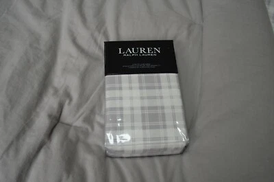 Paquete de 2 fundas de almohada Lauren Ralph Lauren Ulster a cuadros de franela King blancas/grises NUEVAS Foto 1 de 4