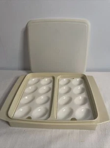 Vintage Tupperware Deviled Egg Keeper Free Shipping - Picture 1 of 8