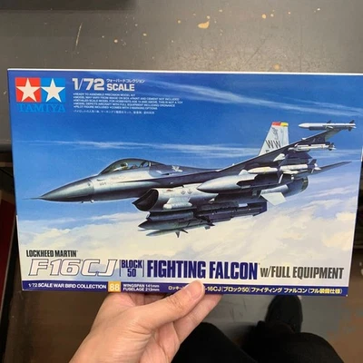 Serie aeronautica TAMIYA non assemblata n.98 1/48 Lockheed Martin F-16CJ... - Immagine 1 di 4