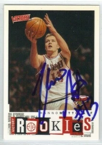 Tarjeta de novato Hanno Mottola Utah Utes Atlanta Hawks FIRMADA AUTOGRAFIADA UD Victory - Imagen 1 de 2