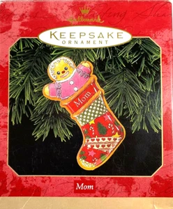 Vintage Hallmark Andenken Weihnachtsschmuck/gepresster Blechstrumpf "Mama"/1999/MIB - Bild 1 von 7