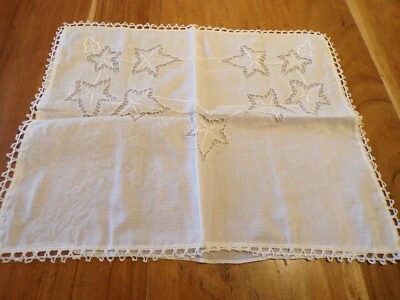 Linge ancien Housse de coussin en linon brodé - Photo 1/4