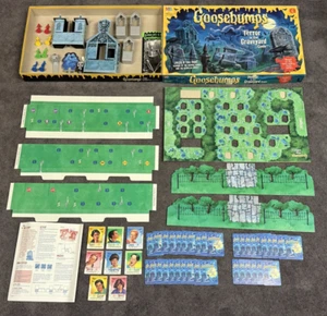 Goosebumps Terror in the Graveyard 1995 juego Milton Bradley 100 % completo - Imagen 1 de 11