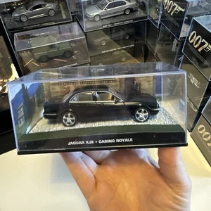 James Bond Car Collection JAGUAR XJ8 - 007 - Modello Casino Royale Dieacast - Foto 1 di 8