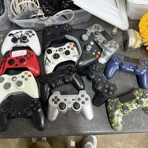 13 Xbox One PS4 Controllers Sony Microsoft Lot For Parts Red Black Camo Blue - Picture 1 of 10
