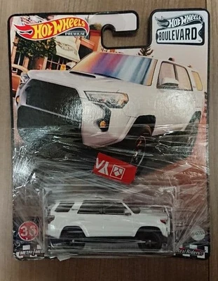 Hot Wheels 2021 Toyota 4Runner White Premium Boulevard 1:64 auto - Immagine 1 di 2