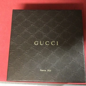 Gucci leere Geschenkbox 7-1/2”x7-1/2”x3” - Bild 1 von 4