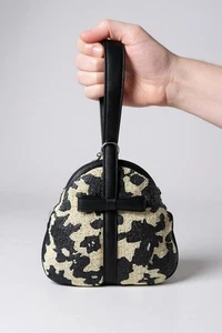 Vintage Ann Taylor Black & White Beaded Floral Clutch With Satin Wrist Strap - Bild 1 von 8