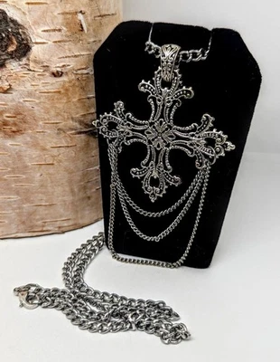 Collar colgante grande con cruz de filigrana enchapada en plata gótica Foto 1 de 4