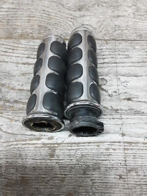Juego de empuñaduras de manillar clásicas Harley Davidson Road King 1998 98 94-98 par Foto 1 de 4