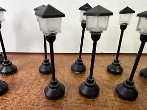 Postes de lámpara de metal HO 14 sin iluminación de 2 1/4" - poste hueco podría tener iluminación agregada - Imagen 1 de 3