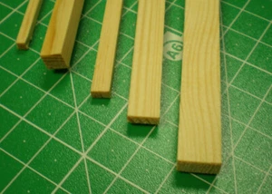 4 Stück Kiefernleiste 3 x 5 x 1000 mm Kiefernholz - Bild 1 von 1