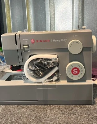 SINGER 4423 Heavy Duty Sewing Machine  - Image 1 of 4