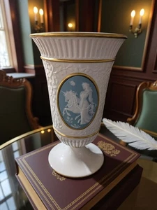 Franklin Mint Lady And The Unicorn Porcelain Vase George McMonigle  10.75" 1991 - Picture 1 of 14